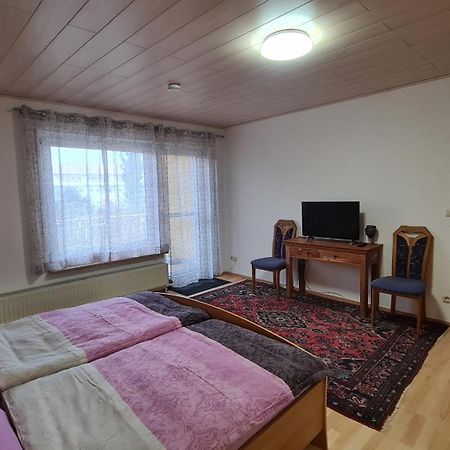 Gemuetliche 120 Qm Ferienwohnung Mit Balkon Adelsdorf Eksteriør billede