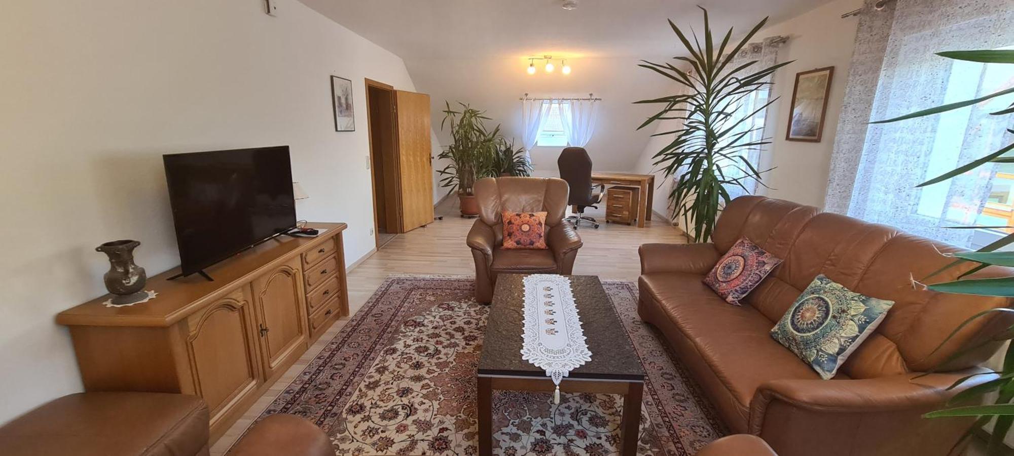 Gemuetliche 120 Qm Ferienwohnung Mit Balkon Adelsdorf Eksteriør billede